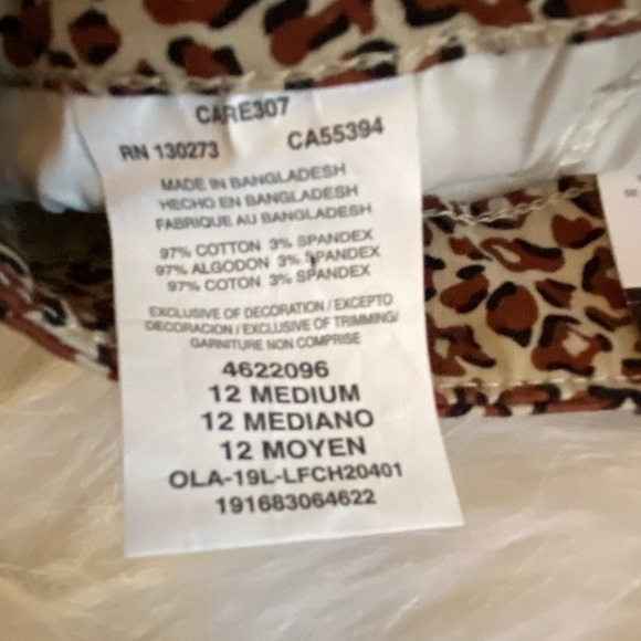 Lee Women's Leopard Print Shorts Regular Fit Mid Rise‎ Size 12 Pockets New - Picture 4 of 11